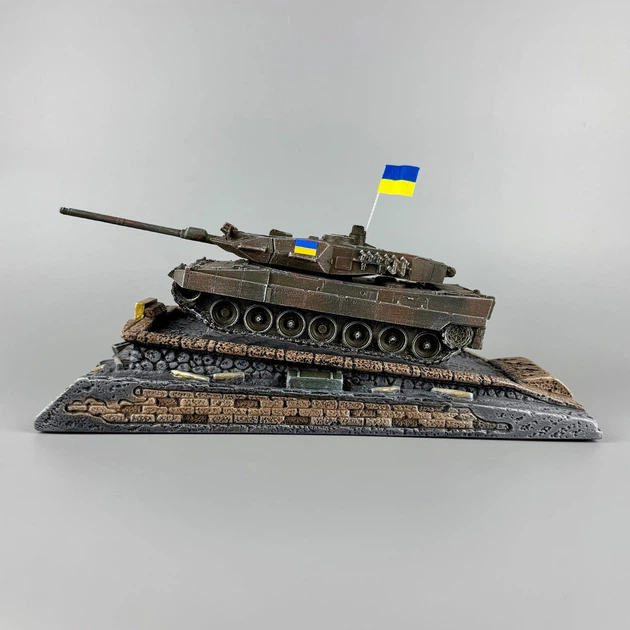 Декоративная статуэтка с гербом Украины "Leopard 2A6 №2" из гипса ручная работа | Декор для рабочего кабинета PA_1333 - Фото 2 Декоративная статуэтка с гербом Украины "Leopard 2A6 №2" из гипса ручная работа | Декор для рабочего кабинета PA_1333 - изображение 2