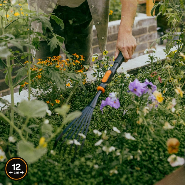 Грабли ручные Fiskars OneClick 12 см (1080682) - Фото 4 Грабли ручные Fiskars OneClick 12 см (1080682) - изображение 4