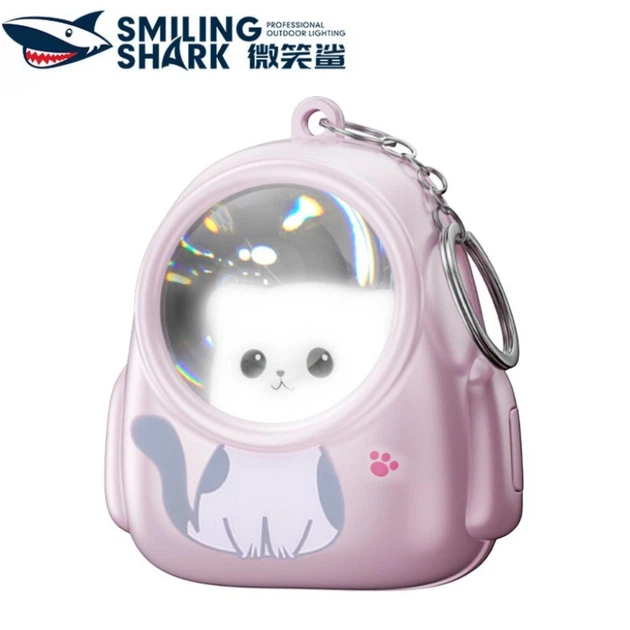 Компактний брелок-ліхтарик Smiling Shark TIP-063 Pink, 1 режим освітлення, на батарейках - Фото 2 Компактний брелок-ліхтарик Smiling Shark TIP-063 Pink, 1 режим освітлення, на батарейках - изображение 2