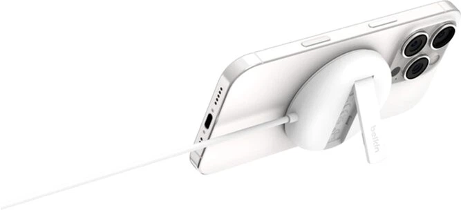 Ładowarka bezprzewodowe Belkin UltraCharge Magnetic Kickstand 15W Biały (WIA011HQWH) - Zdjęcie 6 Ładowarka bezprzewodowe Belkin UltraCharge Magnetic Kickstand 15W Biały (WIA011HQWH) - obraz 6