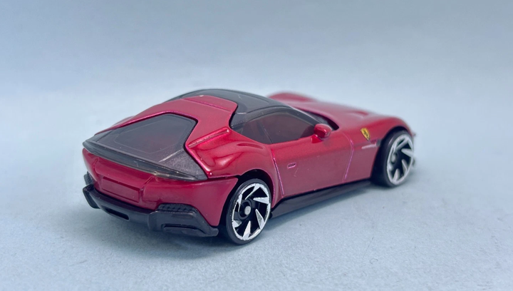 Машинка Базова Hot Wheels Ferrari 12Cilindri Ferrari 1:64 JJH41 Red - Фото 3 Машинка Базова Hot Wheels Ferrari 12Cilindri Ferrari 1:64 JJH41 Red - зображення 3