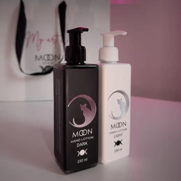 Лосьон для рук Пантенол, Центелла, Масло авокадо Крем для рук Moon Full Hand Lotion Dark 230 мл - Фото 2 Лосьон для рук Пантенол, Центелла, Масло авокадо Крем для рук Moon Full Hand Lotion Dark 230 мл - изображение 2