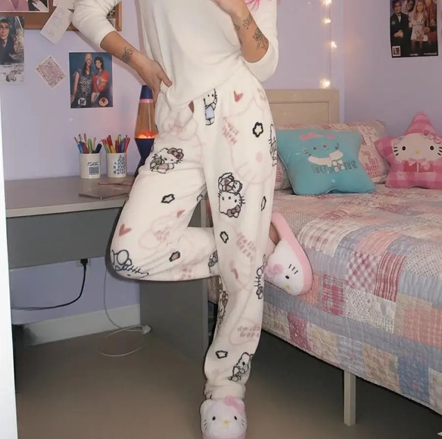 Штани піжамні плюшеві Hello Kitty кремового кольору, теплі домашні штани з милим принтом Хеллоу Кітті M-L - зображення 8