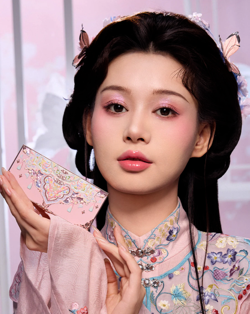 Палетка теней CosmoStyle Flower Knows Butterfly Cloud Collar Embossed Six-Color Makeup Palette 6.5 г - 02 Cloud Attire - изображение 5