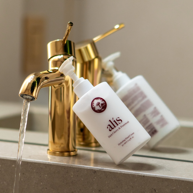 Увлажняющий крем для рук ALIS Hydrating Hand Cream Dark Cherry & Pautchouli 310 мл - изображение 4