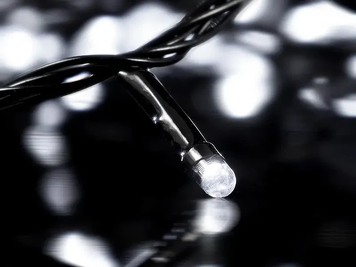Гірлянда LED 100 шт біла кругла лампа чорний провід прозора для новорічної прикраси інтер'єру та вулиці - Фото 4 Гірлянда LED 100 шт біла кругла лампа чорний провід прозора для новорічної прикраси інтер'єру та вулиці - зображення 4