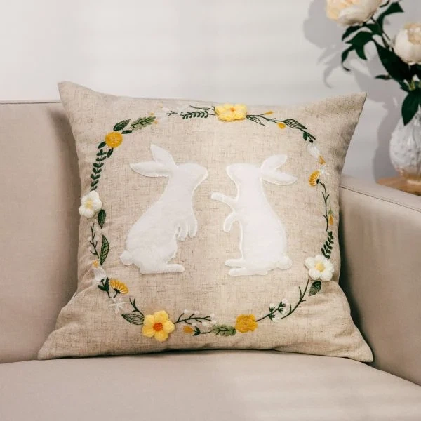 Наволочка Homla Flax з аплікацією зайця і тривимірними квітами 45x45 см (5906496734090) - зображення 4