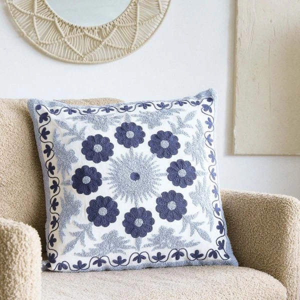 Наволочка Homla Ganti w wyszywane kwiaty granatowe 45x45 см (5904183877303) - зображення 4