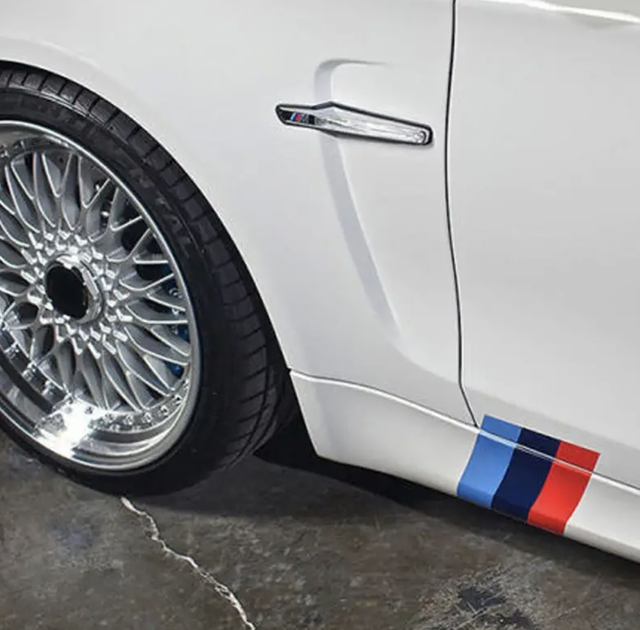 Наклейка "триколор" на решетку радиатора для BMW M performance - изображение 3