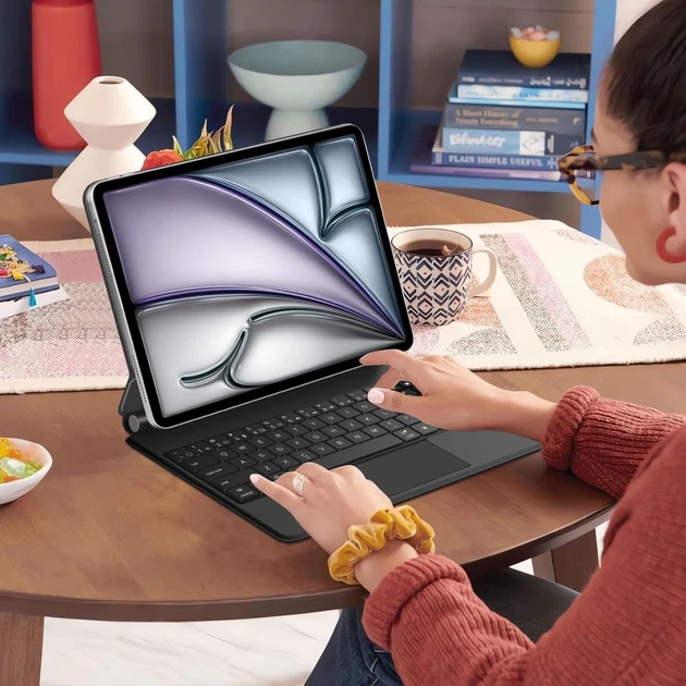 Чехол-клавиатура Tech-Protect SmartCase Magnetic для iPad Pro 12.9 6 | 5 | 4 (2022-2020) / Air 13 7 | 6 (2025-2024) Black (5906302363452) - изображение 10