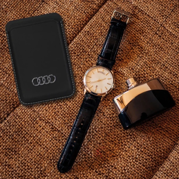 Магнітний гаманець Audi Synthetic Leather Wallet Card Slot Black with MagSafe (AU-MSCH-Q3/D1-BK) - Фото 9 Магнітний гаманець Audi Synthetic Leather Wallet Card Slot Black with MagSafe (AU-MSCH-Q3/D1-BK) - зображення 9
