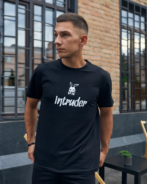 Футболка чоловіча Intruder Bunnу з фірмовим принтом бавовняна прямого крою повсякденна чорна/S - зображення 2