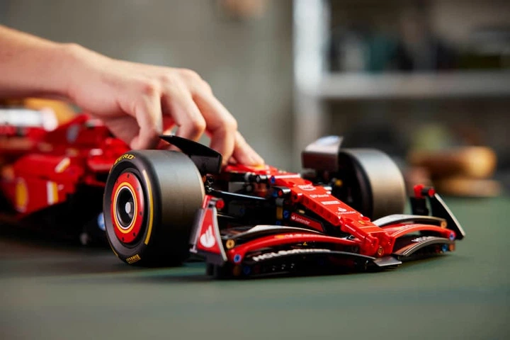Конструктор Technic – F1 Ferrari SF-24 на 1361 деталей (42207) - Фото 7 Конструктор Technic – F1 Ferrari SF-24 на 1361 деталей (42207) - зображення 7