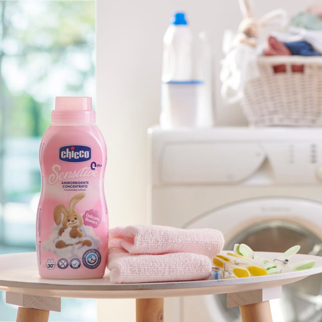 Смягчитель тканей Chicco "Sensitive Delicate Flowers", 750 мл (05876.10) - Фото 4 Смягчитель тканей Chicco "Sensitive Delicate Flowers", 750 мл (05876.10) - изображение 4
