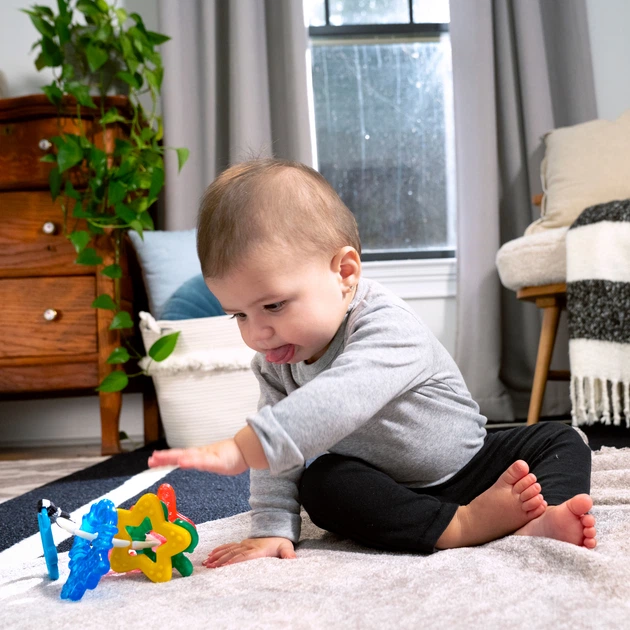 Прорезыватель для зубов Baby Einstein "Sea of Sensory" - изображение 5