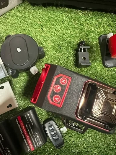 Нивелир лазерный KraftTech 500 г, зеленый лазер, 45 м/60 м с приемником, Bluetooth, IP54 - изображение 7