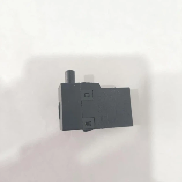 Кнопка ланцюговой пили, дрилі Makita/ZLB-KR1040/12 А - Фото 4 Кнопка ланцюговой пили, дрилі Makita/ZLB-KR1040/12 А - зображення 4