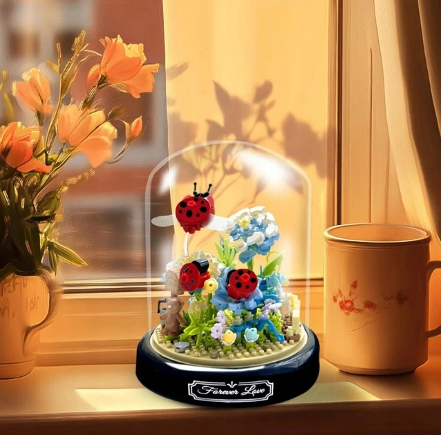 Интерьерный конструктор Sunshine in flowers Серия Flower Beetles Солнышки на цветах под куполом 596 деталей - изображение 4