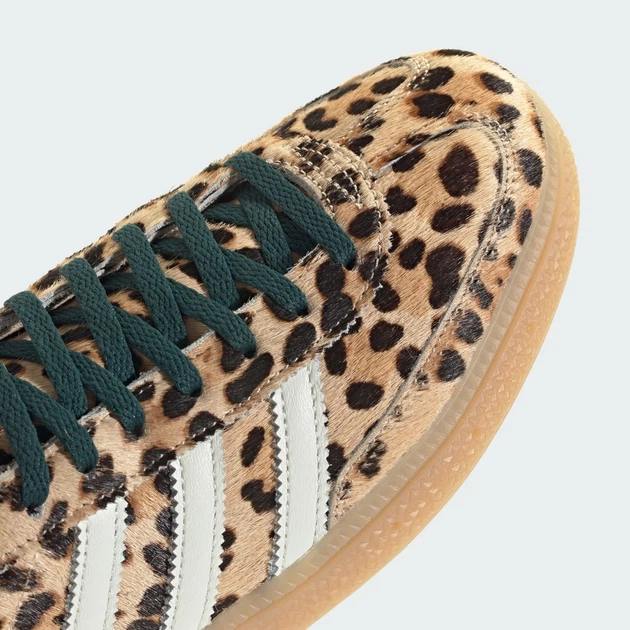 Женские кеды кожаные с ворсом pony hair низкие Adidas Handball Spezial W KI6678 38.5 (5.5UK) 24 см Magic Beige (4068816245158) - Фото 9 Женские кеды кожаные с ворсом pony hair низкие Adidas Handball Spezial W KI6678 38.5 (5.5UK) 24 см Magic Beige (4068816245158) - изображение 9