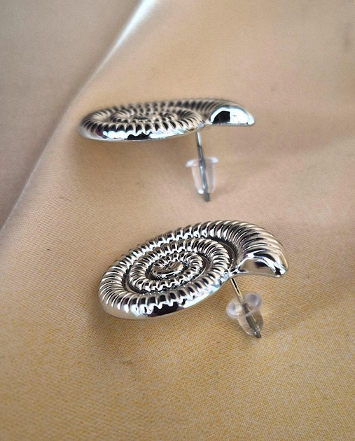 Жіночі сережки "Морські равліки" jewelry Сріблясті - Фото 4 Жіночі сережки "Морські равліки" jewelry Сріблясті - зображення 4