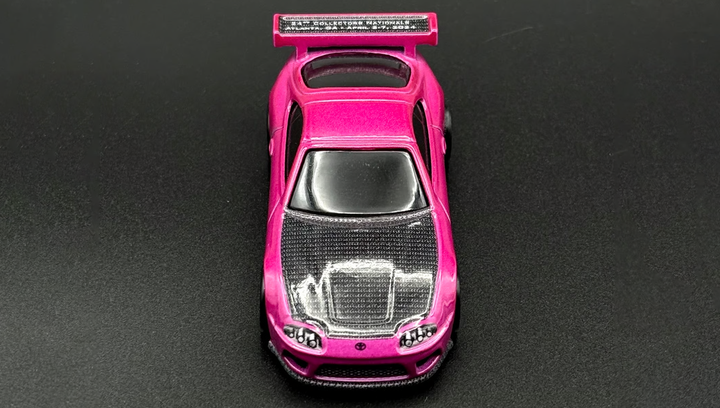 Машинка Premium Hot Wheels Toyota Supra 24th Nationals Collectors Nationals Red Line Club RLC 1:64 HWF27 Pink - Фото 5 Машинка Premium Hot Wheels Toyota Supra 24th Nationals Collectors Nationals Red Line Club RLC 1:64 HWF27 Pink - зображення 5