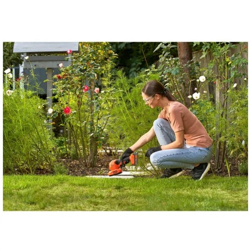 Кусторез Black&Decker 18V, насадки - 20 см/8 мм, 10 см/18 мм (без АКБ и ЗУ) (BCSS18B) BLACK&DECKER BCSS18B 977150 - Фото 8 Кусторез Black&Decker 18V, насадки - 20 см/8 мм, 10 см/18 мм (без АКБ и ЗУ) (BCSS18B) BLACK&DECKER BCSS18B 977150 - изображение 8