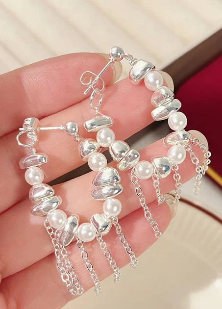 Серьги женские длинные жемчуженки с цепочками Fashion Jewelry Серебристые с белым 20443 - изображение 3