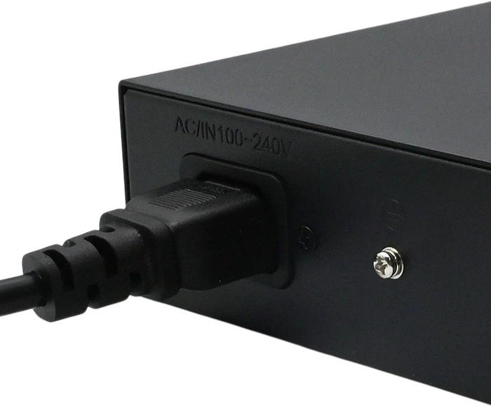 Комутатор Qoltec SWITCH Fast Ethernet PoE 16 x RJ45 PoE / 2 x RJ45 Uplink / 1 x SFP 250W 1000 Mbps (5901878522913) - зображення 4