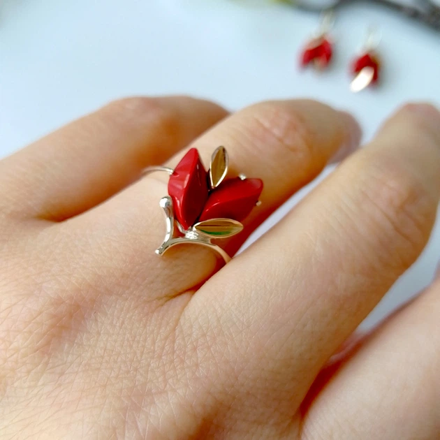 Серебряный комплект серьги и кольца с кораллом 925 пробы и золотыми пластинами 375 пробы - изображение 7
