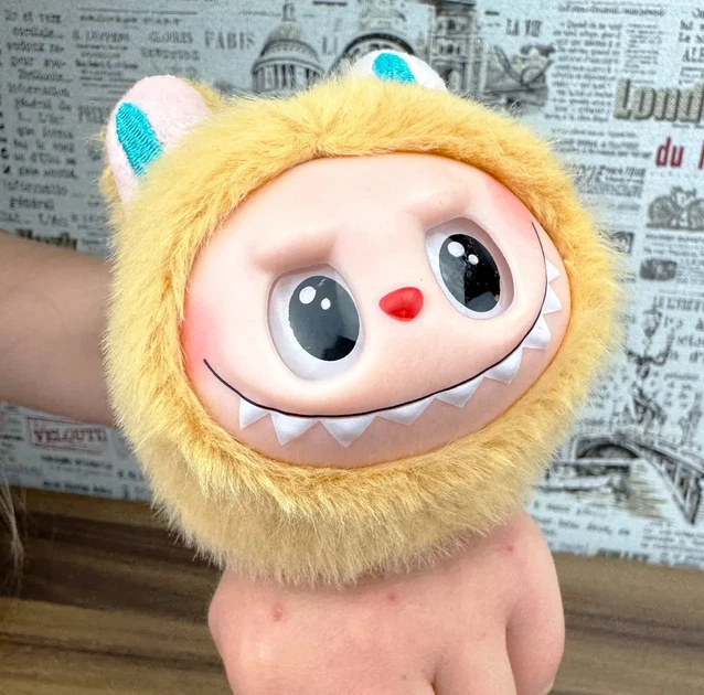 Мягкая игрушка браслет на руку Labubu POP MART The Monsters Have A Seat карамельная плюшевая - изображение 4