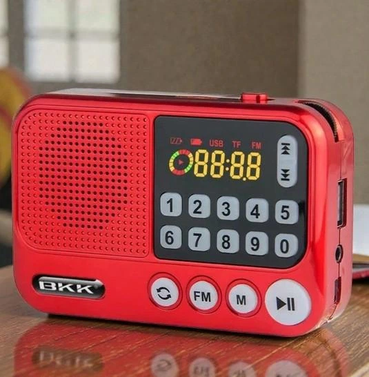 Радиоприемник цифровой аккумуляторный BKK, с цифровым FM тюнером, слотами USB и MicroSD, Красный (99) - Фото 1 Радиоприемник цифровой аккумуляторный BKK, с цифровым FM тюнером, слотами USB и MicroSD, Красный (99) - изображение 1