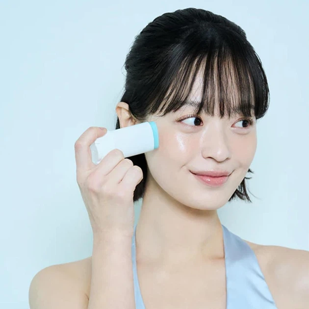 Солнцезащитный стик SKIN1004 Madagascar Centella Hyalu-Cica Silky-Fit Sun Stick SPF 50 PA++++ 20 g - изображение 3