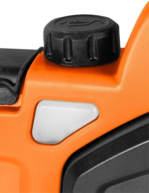 Садовий інструмент Neo Tools 04-634 2 в 1 з телескопічною штангою ланцюгова пилка 750 Вт 250 мм + ножиці для живоплоту 550 Вт 460 мм (5907558478037) - зображення 6