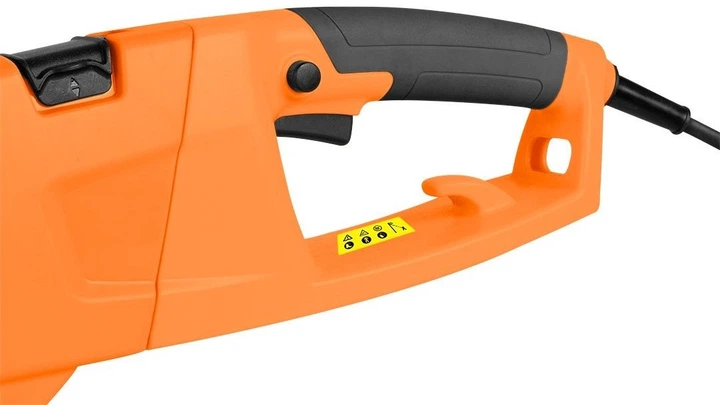 Садовий інструмент Neo Tools 04-634 2 в 1 з телескопічною штангою ланцюгова пилка 750 Вт 250 мм + ножиці для живоплоту 550 Вт 460 мм (5907558478037) - зображення 7