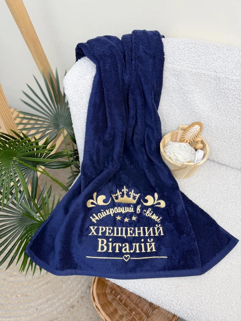 Банное полотенце Family Tradition двусторонняя махра с вышивкой 140х70 см тёмно-синее Лучший в мире крёстный - Фото 1 Банное полотенце Family Tradition двусторонняя махра с вышивкой 140х70 см тёмно-синее Лучший в мире крёстный - изображение 1