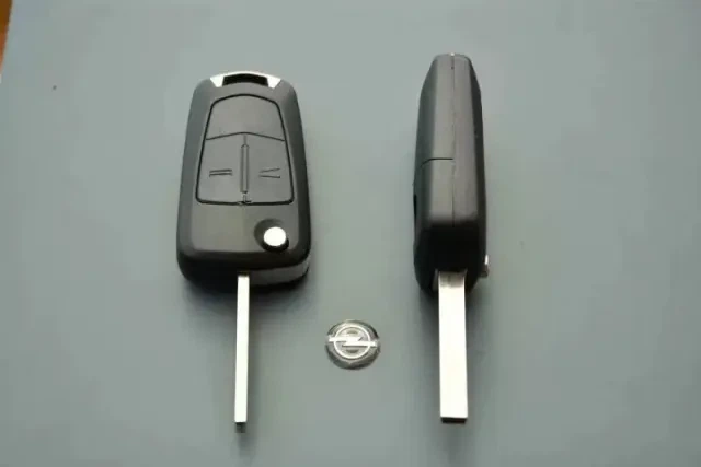 Корпус выкидного ключа Opel Vectra Astra Omega Insignia Zafira Crossland X Campo Vivaro AdlerKey (87-64) на 2 кнопки (лезвие HU101 две черные кнопки под чип 7946/7941) - изображение 2