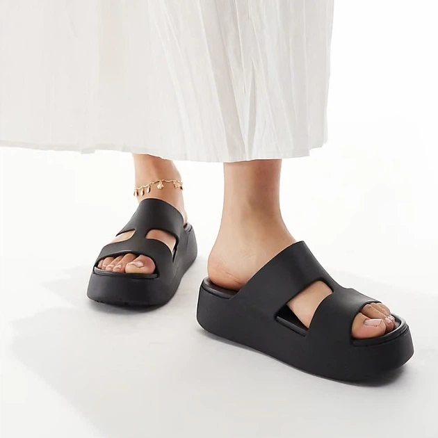 Жіночі шльопанці чорні платформа Crocs Getaway Platform H-Strap black (39-40, чорний) - зображення 10
