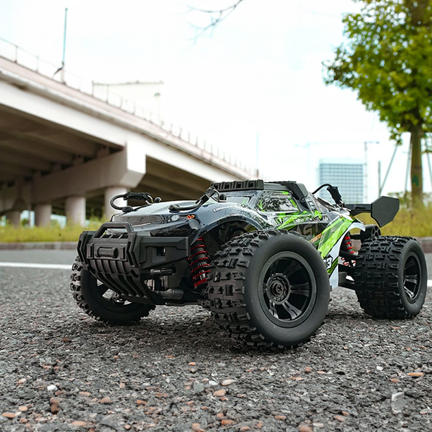 Радиоуправляемая машинка ZLL SG118 PRO 1:18 4WD на пульте управления до 40 км/ч, RC внедорожник, 2 аккумулятора, вездеход - изображение 7