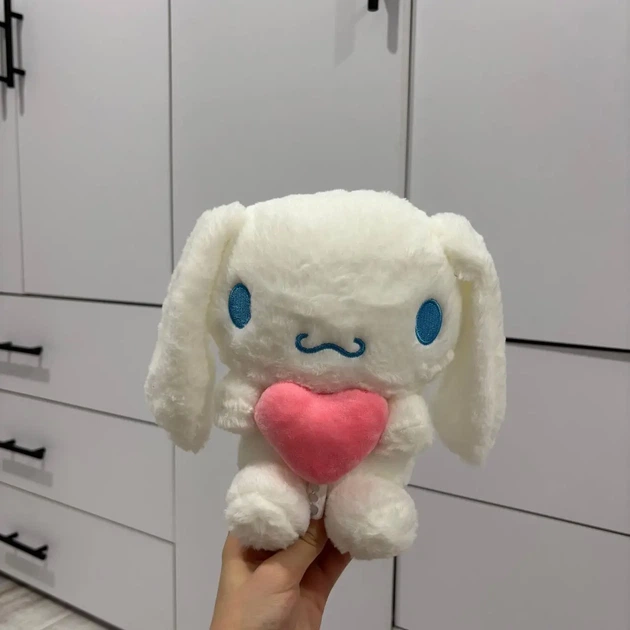 Мягкая плюшевая игрушка Cinnamoroll (Синнаморолл) Sanrio "Colorful Heart Series" с розовым сердцем 22 см - Фото 1 Мягкая плюшевая игрушка Cinnamoroll (Синнаморолл) Sanrio "Colorful Heart Series" с розовым сердцем 22 см - изображение 1