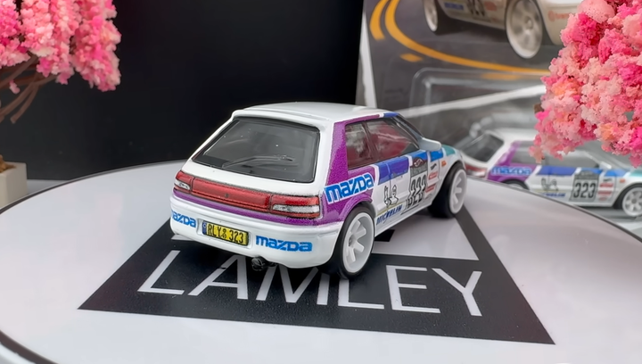 Машинка Premium Hot Wheels Mazda 323 GTR Modern Classics 1:64 JKF17 White - зображення 3