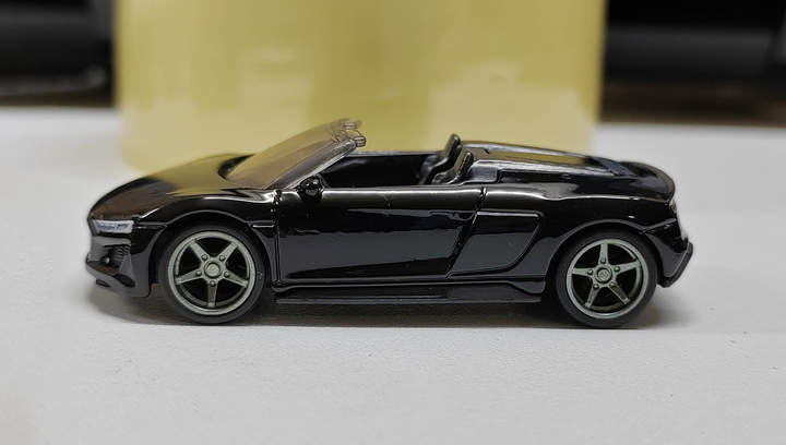 Машинка Базова Hot Wheels 2019 Audi R8 Spyder Exotics 1:64 JJJ84 Black - зображення 4