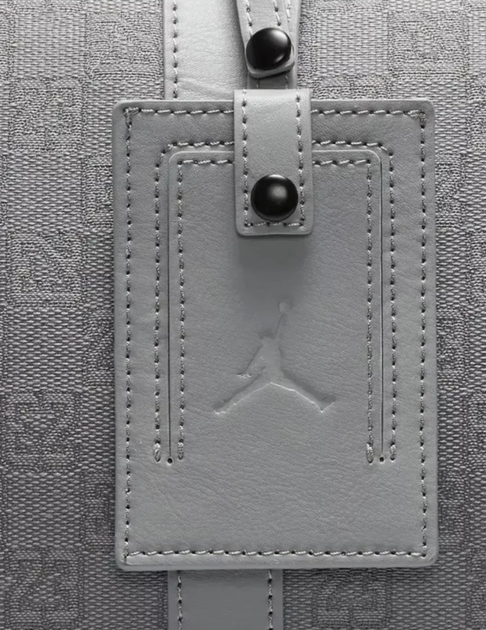 Спортивная сумка через плечо Jordan Duffle Monogram в сером цвете. - Фото 7 Спортивная сумка через плечо Jordan Duffle Monogram в сером цвете. - изображение 7