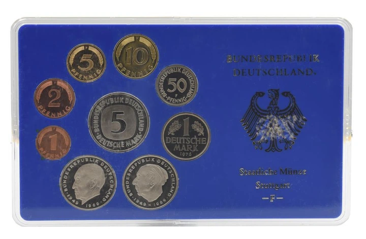 Набор монет Германия набор из 10 монет 1976 Proof F 1, 2, 5, 10, 50 пфеннигов, 1, 2, 2, 2, 5 марок в сувенирной упаковке - Фото 1 Набор монет Германия набор из 10 монет 1976 Proof F 1, 2, 5, 10, 50 пфеннигов, 1, 2, 2, 2, 5 марок в сувенирной упаковке - изображение 1