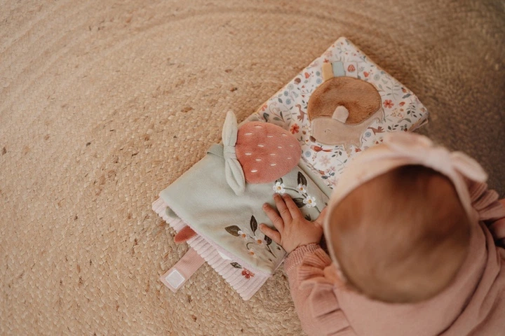 Książeczka sensoryczna Little Dutch duża Fairy Garden (LD9007) (8713291890077) - Zdjęcie 8 Książeczka sensoryczna Little Dutch duża Fairy Garden (LD9007) (8713291890077) - obraz 8