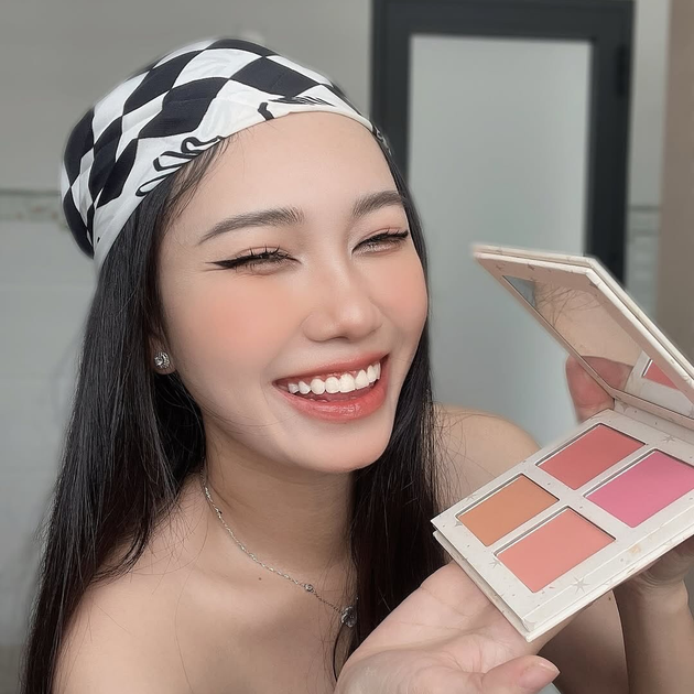 Палетка румян для лица Moonslice Beauty Blushing Moon Blush Palette 21.9 г - Фото 7 Палетка румян для лица Moonslice Beauty Blushing Moon Blush Palette 21.9 г - изображение 7