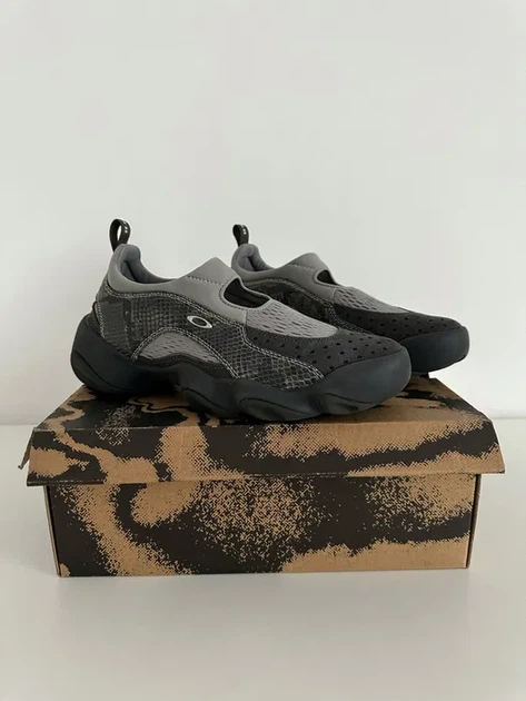 Кросівки Oakley Factory Team Brain Dead Sandal стильні на кожен день сірого кольору Розмір 45.5 - изображение 2