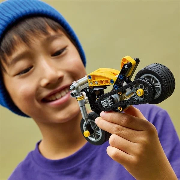 Конструктор LEGO Technic Жовтий мотоцикл 151 Деталь (42225) - Фото 7 Конструктор LEGO Technic Жовтий мотоцикл 151 Деталь (42225) - изображение 7