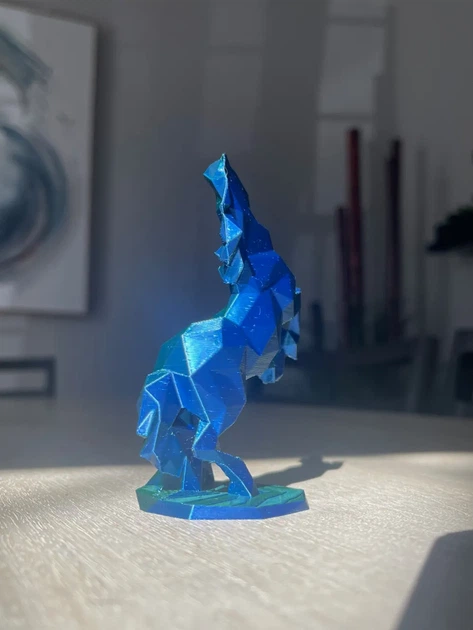Статуетка кінь що став дибки у стилі low-poly. Aivory - изображение 2
