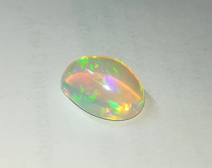 Эфиопский опал кабошон 4.96Ct 14.07 x 10.28 x 7.72 mm (140395) - Фото 5 Эфиопский опал кабошон 4.96Ct 14.07 x 10.28 x 7.72 mm (140395) - изображение 5
