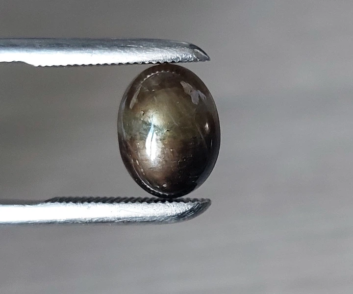 Звездчатый сапфир черный 6.12 Ct 11.4 х 9 х 5.3 mm (4266) - Фото 1 Звездчатый сапфир черный 6.12 Ct 11.4 х 9 х 5.3 mm (4266) - изображение 1